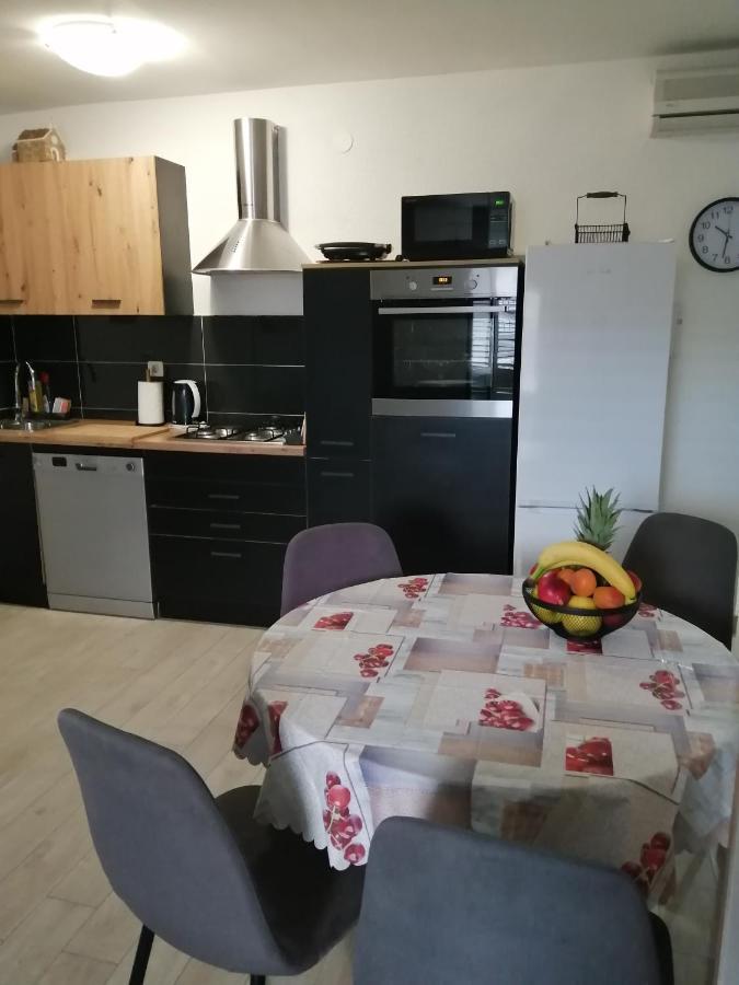 Apartman Grgic Макарська Екстер'єр фото